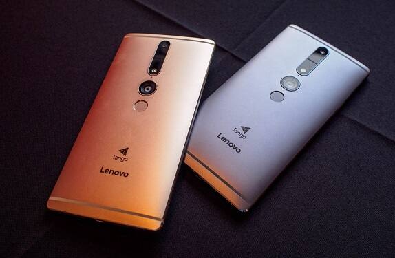 Lenovo ફેબ 2 પ્રોમાં 6.4 ઇંચની ક્વાડએચડી આઈપીએસ ડિસ્પ્લે આપવામાં આવી છે. સ્માર્ટપોનમાં ઓક્ટા-કોર ક્વાલકોમ સ્નેપડ્રેગન 652 પ્રોસેસરનો ઉપયોગ કરવામાં આવ્યો છે. ઉપરાંત આ ફોનમાં 4 જીબીની રેમ આપવામાં આવી છે. સ્માર્ટપોનને પાવર માટે 4050 એમએએચની બેટરી પણ આપવામાં આવી છે.