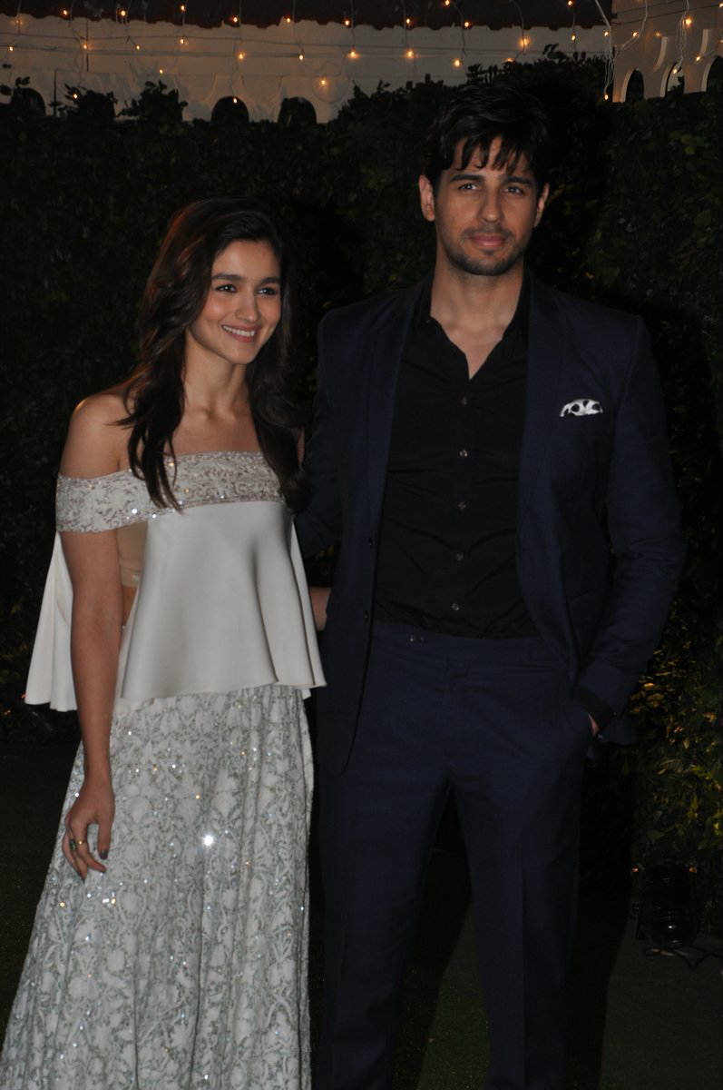 બર્થડે ડેટ બાદ ફરી આલિયા-સિદ્ધાર્થ દેખાયા સાથે, ફંકશનમાં આમ કરી એંટ્રી 