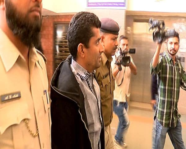 જીગ્નેશનાં વકીલે રજૂઆત કરી હતી કે, જીગ્નેશ સામે નોન કોંગનીજીબ્લ ગુનો છે.તેમણે જણાવ્યું હતું કે, pml એક્ટની કલમ 45 મુજબ આવા ગુનામાં ઇડી નિવેદન લેવા માટે બોલાવી શકે, પણ ધરપકડ કરી રિમાન્ડ ન માંગી શકે. તેમણે એવી પણ રજૂઆત કરી હતી કે, ઇડીના અધિકારી એકને એક સવાલ ફેરવીને પૂછ્યા કરે છે. જીગ્નેશે 42 પેજનું સ્ટેટમેન્ટ આપ્યું છતાં ઇડીને તેમનાથી કઈ મળ્યું નથી? આટલા લાંબા સ્ટેટમેન્ટ પછી પણ ઇડી રિમાન્ડ કેમ લેવા માગે છે તે સમજાતું નથી. આઇટીએ રેડ વખતે 10 હજારથી વધુ કાગળ સીઝ કર્યા છે.