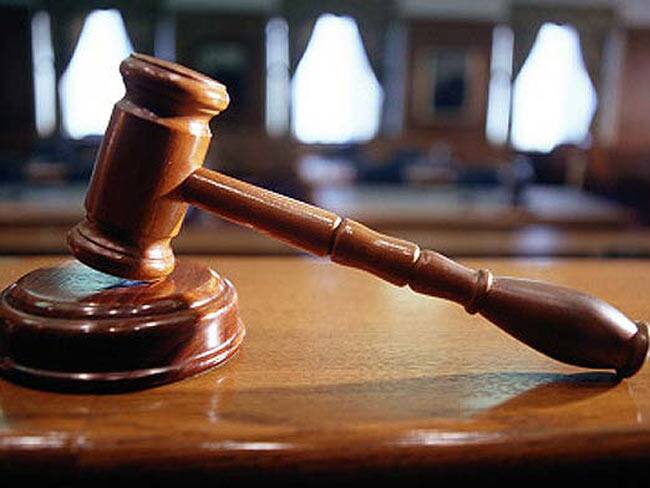 મુંબઈના 21 વર્ષનાં યુવક સામે યુવતીએ લગ્નની લાલચ આપીને બળાત્કાર ગુજાર્યો હોવાની ફરિયાદ નોંધાવી છે. આ યુવકે ધરપકડથી બચવા માટેની આગોતરા જામીનની અરજી મંજૂર કરતાં હાઈકોર્ટે આ ચુકાદો આપ્યો હતો. યુવકે બ્રેકઅપ કર્યું તે પછી તેની ગર્લફ્રેન્ડે બળાત્કારનો કેસ ફાઇલ કર્યો હતો.