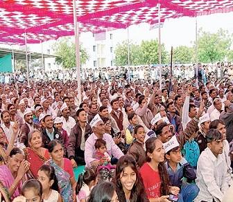 હાર્દિકે બીજા પાટીદાર ધારાસભ્યોને પણ નિશાન બનાવીને કહ્યું કે, પાટીદારોએ ખોબલે ને ખોબલે મત આપી એમને આશા સાથે જીતાડ્યા હતા પણ 45 પાટીદાર ધારાસભ્યોએ અનામત આંદોલનમાં શહીદ થયેલા 14 પાટીદારોના બલિદાન માટે વિધાનસભામાં શોક પ્રસ્તાવ પણ પાસ નહોતો કર્યો.