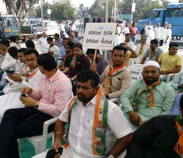 આરટીઓના સબ ઈન્સ્પેક્ટર દ્વારા સિનિયર એડ્વોકેટ યતીન ઓઝા દ્વારા એવી રજૂઆત કરવામાં આવી હતી કે, સબ ઈન્સ્પેક્ટરથી ઈન્સ્પેક્ટર તરીકે બઢતી માટે સાત વર્ષની સર્વિસ ફરજિયાત છે. જેથી સરકારે પ્રમોશન માટે પણ આ પાંચ વર્ષની નોકરીને સળંગ ગણવી જોઈએ.