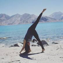 IN PICS: હિમાલયના પહાડો વચ્ચે ‘રંગીલા ગર્લ’ ઉર્મિલાનો યોગ અવતાર 