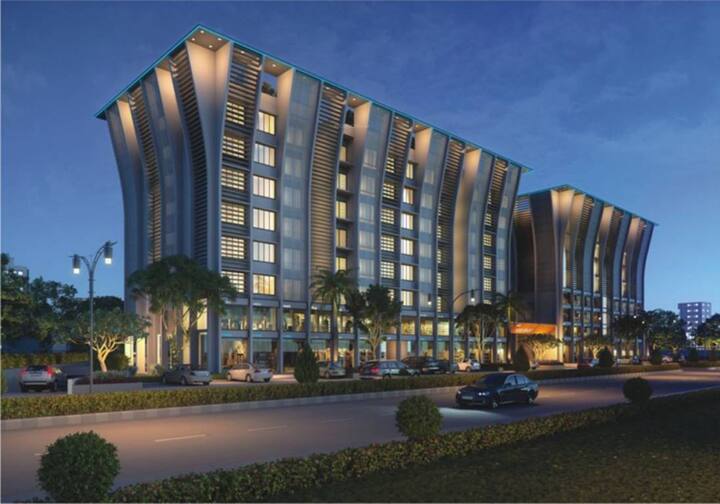 જો કે દિપક ભાઇને ના પાડ્યા બાદ તેમણે મને ભાગીદારીની ઓફર કરી હતી. જો કે મે ભાગીદારીની પણ મનાઇ કરી હતી. ત્યારે તેમણે કહ્યું કે ભાગીદાર ન થાઓ તો અમારી નવી શરૂ થઇ રહેલ કંપનીનાં નામે 50 લાખ આપો અમે તમને મહેસાણાની સ્કીમમાં એક દુકાન આપીશું. જો કે તેઓ આ પૈસા લીધા બાદ ફરી ગયા હતા.