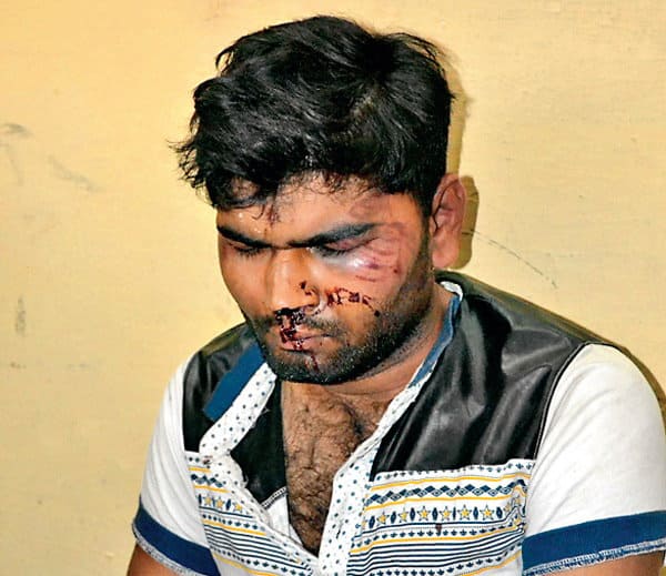 અગાઉ પણ ઉત્તમ આ યુવતીને હેરાન કરતો હતો. અઢી વર્ષ અગાઉ પણ યુવતીને જતાં આવતાં હેરાન કરતો હોઈ ચાણોદના આગેવાનોએ ભેગા મળી તેને ચાણોદ પોલીસના હવાલે કર્યો હતો અને તેનાં વાલીને બોલાવીને પણ જાણ કરી હતી. જોકે, તેના વર્તનમાં કોઈ ફેરફાર આવ્યો ન હતો. આ યુવક વડોદરા ખાતે મરીમાતાના ખાંચામાં મોબાઇલ રિપેરિંગની દુકાનમાં નોકરી કરતો હતો.