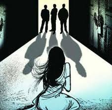 પોલીસે નલીયાની ભારત ગેસ એજન્સીના સંચાલક શાંતિલાલ સોલંકી (દરજી) ઉપરાંત નલીયાનાં બબાભાઇ ઠક્કર, વિપુલ ઠક્કર, અતુલ ઠક્કર, નખત્રાણાના અશ્વિન ઠક્કર, ગાંધીધામના ગોવિંદભાઇ, આદિપુરના વસંતભાઇ ઉપરાંત એક અપંગ વ્યકિત એમ ૧૦ જેટલા લોકો વિરૂધ્ધ પોલીસ ફરીયાદ નોંધાઇ છે.