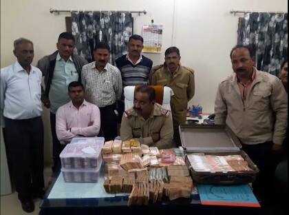 ઉલ્લેખનીય છે કે સાધ્વી વિરુદ્ધ પાલનપુરનાં ન્યુ દાગીના જવેલર્સની પાંચ કરોડથી પણ વધુની છેતરપીંડીની ફરિયાદ બાદ પોલીસે આ સાધ્વીના ઘેર દરોડા પાડી સોનાના બે કીલો ચારસો ગ્રામના બિસ્કીટ અને એક કરોડ ઓગણત્રીસ લાખથી વધુની નવી ચલણી નોટો ઝડપી પાડી હતી. 