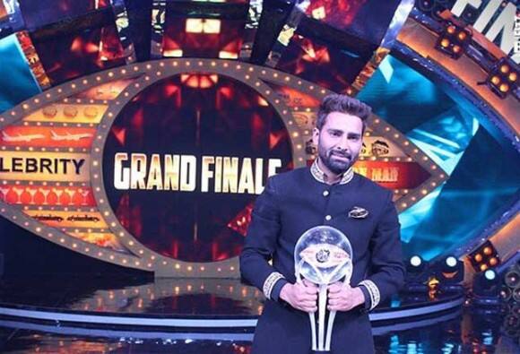 મનવીરએ શો જીત્યા બાદ કહ્યું કે હું ઘણો ખુશ છું, હું મારી રીતે લડ્યો છું અને પછી વિજેતા બન્યો છું. મને લાગે છે કે મેં બધુ મારા દિલથી કર્યુ છે. આ ઈમાનદારીમું ફળ છે. મનવીરને 40 લાખ રૂપિયા મળ્યા છે. તેના પિતાએ આમાથી 50 ટકા રકમ સલમાન ખાનના એનજીઓ બીઈંગ હ્યુમનને દાન કરવાનું વચન આપ્યું છે. મનવીર હરિયાણાનો વતની છે. 