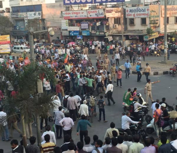 ભાજપની સ્વાગત રેલી માટે પોલીસનો ચુસ્ત બંદોબસ્ત ગોઠવવામાં આવ્યો હતો. રેલીની આગળ અને પાછળ પોલીસનો મોટો કાફલો હતો, ઉપરાંત દરેક સંવેદનશીલ પોઈન્ટ ઉપર પોલીસના જવાનોને ગોઠવી દેવામાં આવ્યા હતા. છતાં પોલીસની આંખમાં ધૂળ નાંખીને રેલીમાં પાટીદારો વિક્ષેપ પાડવામાં સફળ રહ્યા હતા.