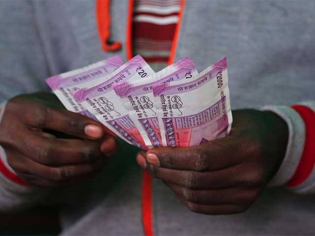 સુપ્રિમ કોર્ટ દ્વારા નિમવામાં આવેલી એસઆઇટીની ભલામણના આધારે આ નિર્ણય લેવામાં આવ્‍યો છે. કાળા નાણાના દુષણને ડામવા આ પગલુ સુચવાયું છે.