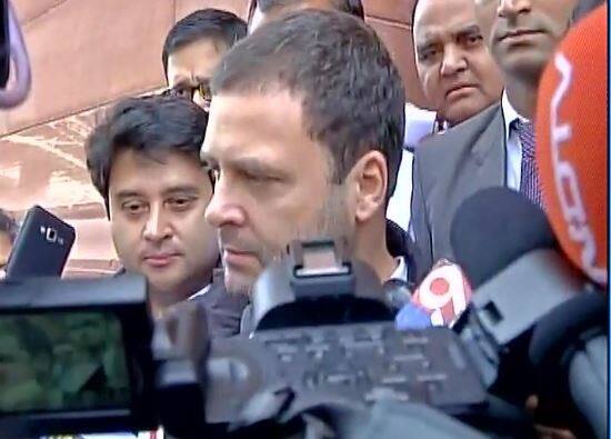 કૉંગ્રેસ ઉપાધ્યક્ષ રાહુલ ગાંધીએ કહ્યું, આ શેર શાયરીનું બજેટ હતું, ખેડૂતો માટે, યુવાનોના રોજગાર માટે કંઈ નથી કરવામાં આવ્યું. રાજનીતિક પાર્ટીના ફંડને લઈને ઉઠાવવામાં આવેલા પગલાની અમે પ્રશંસા કરીએ છીએ. ભારત રોજગાર સામે લડી રહ્યું છે ત્યારે રોજગારને લઈને કોઈ જાહેરાત નથી કરાઈ. ખેડૂતો માટે બજેટમાં કોઈ જાહેરાત નથી કરાઈ. 