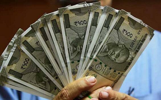 એનડીટીવી દ્વારા ફાઇલ કરવામાં આવેલ આરટીઆઇની અરજીના સંદર્ભમાં રિઝર્વ બેંકે આ જવાબ પાઠવ્યો છે. અત્રે એ નોંધનીય છે કે સરકારે નવી પ૦૦ અને ર૦૦૦ની નોટ ૧૦ નવેમ્બર ર૦૧૬ના રોજ જારી કરી હતી. આ બંને નોટની ડિઝાઇન સરકારે ૧૯મી મેના રોજ મંજુર કરી હતી. રિઝર્વ બેંકે વધુ વિગત આપવાનો ઇન્કાર કર્યો છે. અત્રે એ નોંધનીય છે કે ભ્રષ્ટાચાર અને કાળા નાણાને નાથવા સરકારે જેનુ ૮૬ ટકા સર્કયુલેશન હતુ તે પ૦૦ અને ૧૦૦૦ની નોટ ચલણમાંથી પાછી ખેંચી હતી.