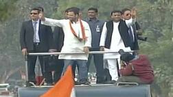 અખિલેશ-રાહુલનો આગ્રામાં રોડ-શો, સપા-કૉંગ્રેસના ગઠબંધન બાદ બીજી વખત સાથે દેખાયા