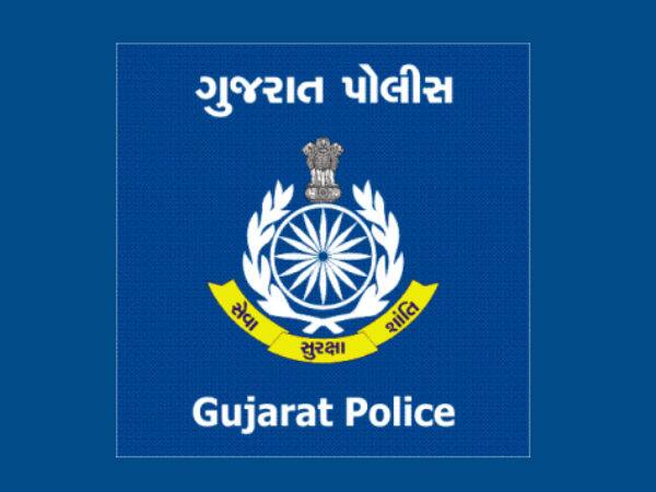 નટુએ તને અને હાર્દિક પટેલને જયાં મળશો ત્યાં ગોળી મારી જાનથી મારી નાખીશ. તેવી ધમકી રેશમા પટેલને આપી હતી.રેશમા પટેલ વિરૂદ્ધ નટુ ગાંડા સમાજમાં ખોટા મેસેજ કરતો હોવાથી અને રેશમા પટેલને જીવનું જોખમ હોવાથી નટુ ગાંડા વિરૂદ્ધ કાયદેસરની કાર્યવાહી કરવા રામેલ પોલીસ સ્ટેશને ફરીયાદ નોંધાવી છે.