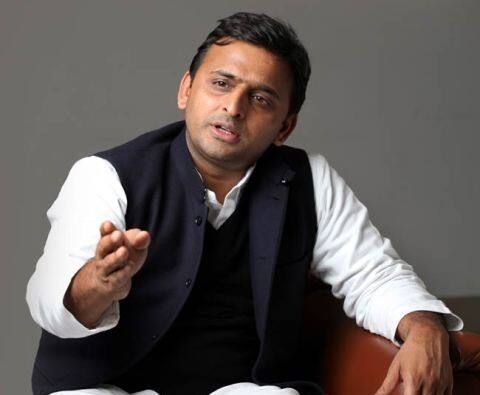 ગુજરાતમાંથી તેઓ કદાચ પ્રધાનમંત્રી ન બન્યા હોત. યૂપીના બિધૂનામાં રેલી દરમિયાન અખિલેશે કહ્યું જો સરકાર બનશે તો પોલીસની ભરતીમાં ભલામણ નહી કરવી પડે.