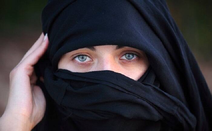 અમદાવાદઃ ગુજરાત હાઈકોર્ટે મુસ્લિમોમાં પ્રવર્તતા ટ્રિપલ તલાકના મામલે એક મહત્વનો ચુકાદો આપ્યો છે. ગુજરાત હાઈકોર્ટે મુસ્લિમ દંપતિના છૂટાછેડાને માન્ય રાખતાં ફેમિલી કોર્ટેને આદેશ આપતાં કહ્યું છે કે છૂટાછેડા અને લગ્નના કિસ્સામાં પતિ-પત્ની બન્ને સહમત હોય તો કોર્ટે વધુ દરમિયાનગીરી ના કરવી જોઈએ.