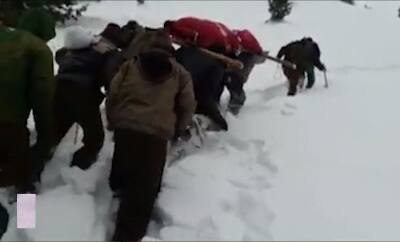 જવાનનું કહેવું છે કે તેને સરકાર તરફથી કોઈ મદદ મળી નથી. જ્યારે સેના અને પ્રશાસને દાવો કર્યો છે કે મદદ પહોંચાડાઈ છે. સેનાના એક અધિકારીએ જણાવ્યું કે હેલિકોપ્ટર પહોંચાડ્યુ હતું પણ ત્યાં સુધીમાં તે પગપાળા નીકળી ગયો હતો. 