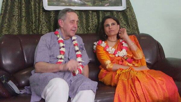 આલ્ફ્રેડ ફોર્ડે હવાઇમાં ફર્સ્ટ હિન્દુ ટેમ્પલ બનાવવામાં દાન કર્યું હતું. આલ્ફ્રેડે ડેટ્રોઇટમાં ભક્તિવેદાંતા કલ્ચરલ સેન્ટર પણ બનાવ્યું હતું. આલ્ફ્રેડે છેલ્લા કેટલાક વર્ષોમાં ઇસ્કોનમાં કરોડો રૂપિયાનું દાન કર્યું છે. આલ્ફ્રેડ શ્રી માયાપુર ટેમ્પલના ચેરમેન છે. 