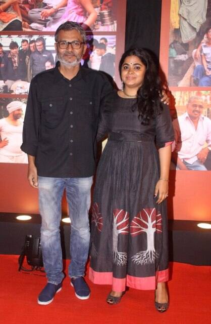 ફિલ્મના ડાયરેક્ટર નીતેશ તિવારી પત્ની અશ્વીની ઐયર સાથે 