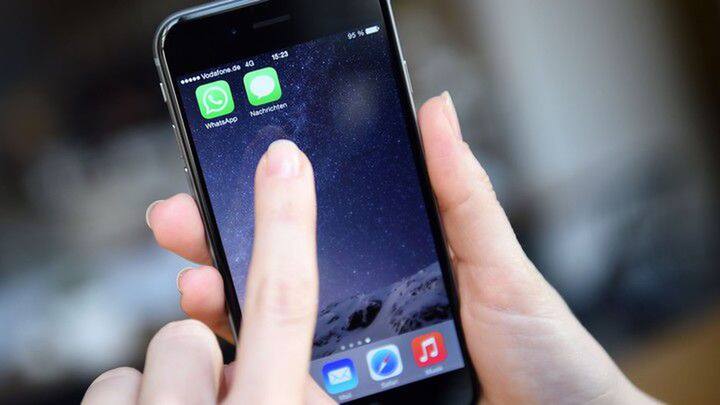 એટલે કે ઇન્ટરનેટ કનેક્શન ના હોય ત્યારે 'સેન્ડ' (મેસેજ સેન્ડ કરવાનો ઓપ્શન) વિકલ્પ એક્ટિવ થઇ રહેશે. આ ફિચર વૉટ્સએપ 2.17.1 વર્ઝન પર અવેલેબલ છે.