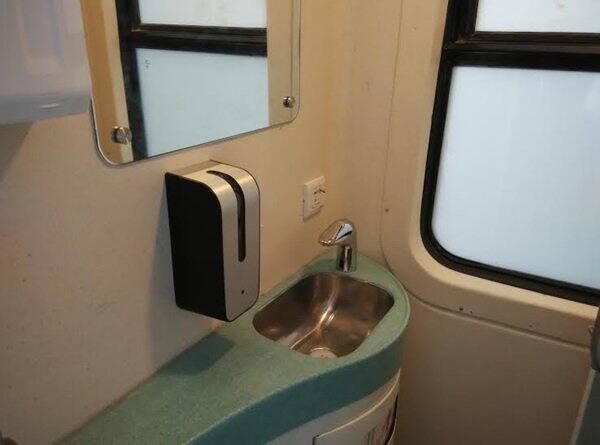  ઉપરાંત દરેક કોચમાં સીસીટીવી ફિટ કરાયા છે, જીપીસીએસ સિસ્ટમ આધારીત ઈન્ફર્મનેશન સિસ્ટમ અને સ્મોક ડિટેક્સન સિસ્ટમ મૂકાઈ છે. એપ્રિલ બાદ આ ટ્રેન ચાલુ થવાની શક્યતા છે. આ ટ્રેન 130 કિલોમીટરની સ્પીડે દોડશે.