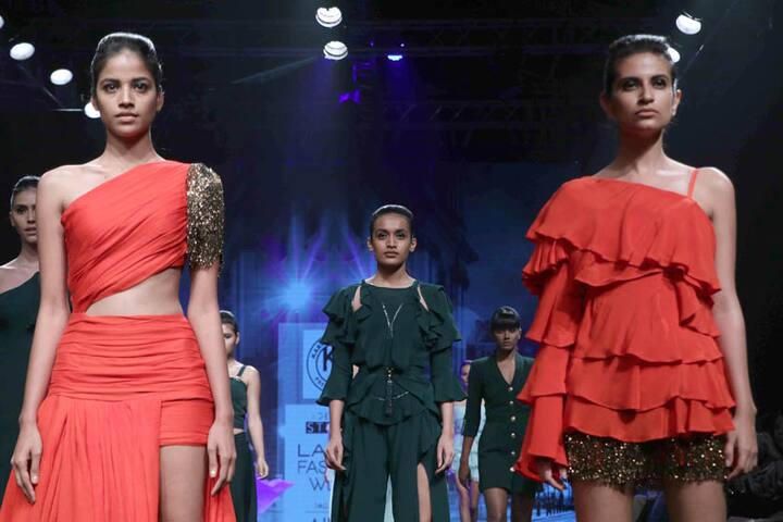 Models display the creation of fashion designer Karan Malhotra during the Lakme Fashion Week Summer/Resort 2017, in Mumbai, India on February 5, 2017. (Sanket Shinde/SOLARIS IMAGES)