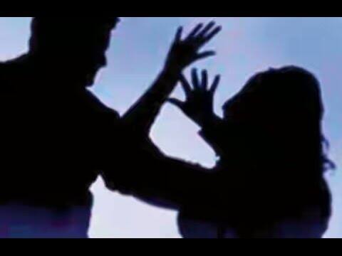 બીજી બાજુ હૂમલાખોર વ્યક્તિને છાતીમાં દુઃખાવો થયાની ફરિયાદ કરતા પોલીસ જાપ્તા હેઠળ તેને પણ ગાંધી હોસ્પિટલે ખસેડાયો હતો. અમરાપરના ફડાકા ફેઈમ શખ્સે જેલમાં પણ કર્મીને ફડાકાવાળી કરતાએ-ડીવીઝન પોલીસ મથકે ફરિયાદ નોંધાઈ છે.