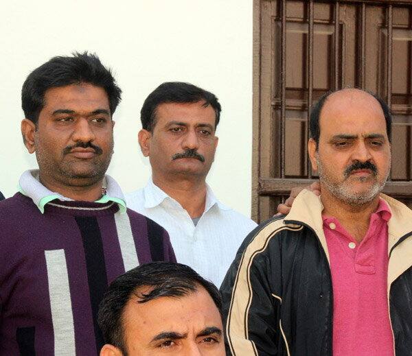 જિલ્લા પોલીસવડાએ જણાવ્યું હતું કે, પીડિતા સાથે થયેલાં રેપ કેસમાં ભાભીનો રોલ નથી, તેમ છતાં તેની પૂછપરછ કરવામાં આવશે. નલિયા ગેંગરેપના કથિત આરોપી અતુલ ઠક્કરનું નામ આ સેક્સ કાંડમાં સામે આવ્યું છે. અતુલ લોહાણા સમાજની વાડીના ભોજનાલયનું સંચાલન કરતો હતો અને અહીં રોટલી વણવા ગયેલી ભાભી સાથે તેની ઓળખાણ થઇ હતી.