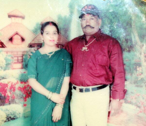 90 દિવસ પછી મળેલી લાશ અંગે તપાસ કરતા મહિલાને ચુંદડી વડે ગળાફાંસો આપી હત્યા કરાયાનું જાણવા મળ્યું હતું. એટલું જ નહીં, ઘરનો માલસામાન અસ્તવ્યસ્ત હતો અને કબાટ પણ ખુલ્લા હતા, જેથી લૂંટના ઈરાદે હત્યા થયાનું પોલીસ માની રહી છે. અરુણા નિવૃત્ત જમાદાર પ્રવીણ ચૌહાણ રહેતી હોવાનું પણ બહાર આવ્યું છે. 