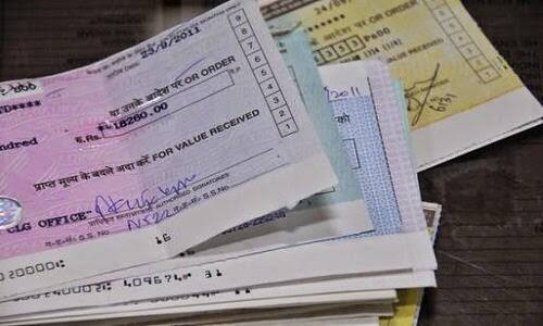 રિઝર્વ બેંકે તમામ બેંકોને મોકલેલા એક પત્રમાં નોટબંધીના ગાળા દરમિયાન જમા અને ઉપાડની વિગતો માંગી છે એટલુ જ નહી ભરવામાં આવેલી લોનની વિગતો પણ આપી છે એટલુ જ નહી જનધન ખાતાઓમાં જમા થયેલી રકમની વિગતો પણ માંગી છે.