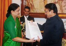 AIADMKમાં સંકટ: પન્નીરસેલ્વમના સમર્થનમાં આવ્યા નેતાઓ, શશિકલાએ આપી ધરણાની ધમકી 