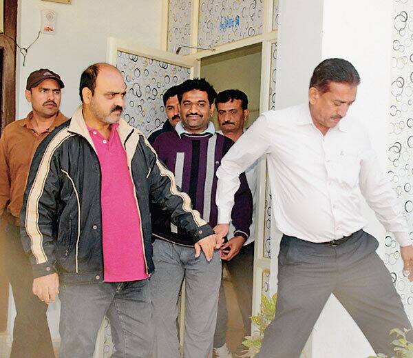 નલિયામાં સામૂહિક દુષ્કર્મકાંડનો ભોગ બનેલી પીડિતાને જિલ્લા તંત્ર અને રાજ્ય સરકાર દ્વારા રૂપિયા ત્રણ લાખની સહાય કરવામાં આવશે. મળતી વિગત મુજબ મહિલા આયોગના સભ્યોએ કલેક્ટર સાથે બેઠક કરી હતી અને આ બાબતે સૂચના આપી હતી. 