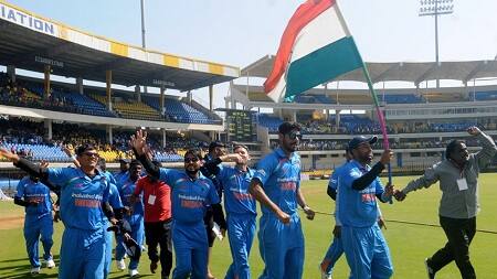 ભારતીય ટીમે ફાઈનલમાં પહોંચતા પૂર્વે 9માંથી 8 મેચ જીતી હતી. સેમી ફાઈનલમાં તેણે શ્રીલંકાને 10-વિકેટથી પરાજય આપ્યો હતો.ઉલ્લેખનિય છે કે પાકિસ્તાને તેની તમામ 9 મેચ જીતી હતી, પણ અંતે ફાઈનલમાં ભારત સામે પરાસ્ત થયું હતું.