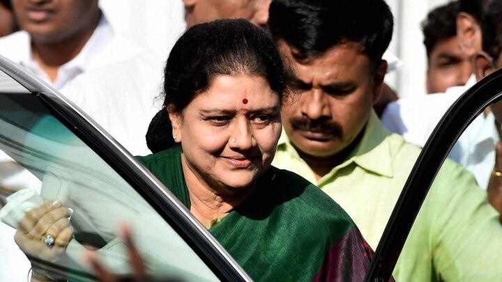 Sasikala is trying to come back to the AIADMK கிரகபிரவேசத்துடன் அரசியல் பிரவேசத்தை துவக்கும் சசிகலா! கெடு வைத்து கேம் ஸ்டார்ட்!