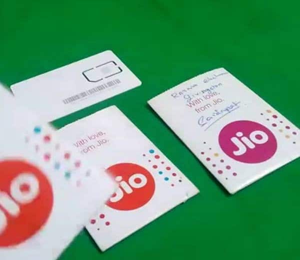 હાલમાં Jio નવા MSC કોડમાં પોતાના યૂઝર્સને 6-સીરીઝવાળા મોબાઈલ નંબર આપી રહી છે. આ નવી 6-સીરીઝ એમએસસી કોડ જિયોને ટેલીકોમ વિભાગ તરફતી રાજસ્થાન, અસમ અને તમિલનાડુ ટેલીકોમ ઝોન્સ માટે એલોટ કરવામાં આવ્યા છે. જોકે કંપનીએ હાલમાં આ મુદ્દે કોઈ સત્તાવાર જાહેરાત કરી નથી.