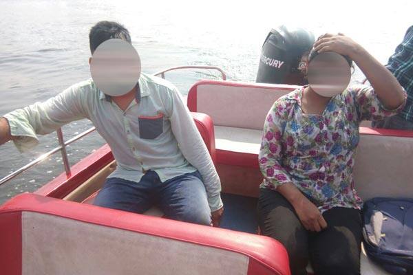 અમદાવાદઃ આજે સવારે ઉસ્માનપુરા ગાર્ડનની પાછળ સાબરમતી નદીમાં ઝંપલાવીને એક યુવક અને યુવતીએ આત્મહત્યા કરવાનો પ્રયાસ કર્યો હતો. જોકે, ફાયરબ્રિગેડે આ યુગલને હેમખેમ બચાવી લીધું હતું. અત્યારે બંનેની હાલત સ્થિર છે.