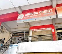 કરોડોનુ ફુલેકુ ફેરવનાર અર્બુદા ક્રેડિટ કૌભાંડનો મુખ્ય સુત્રધાર રાકેશ અગ્રવાલ ભાજપનો નેતા