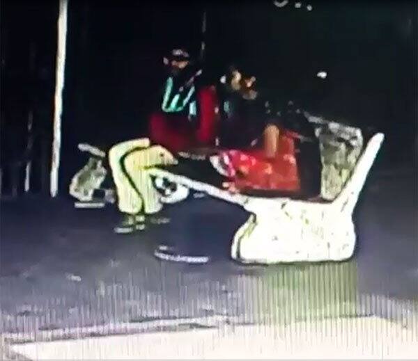 આ યુવતી આમ્રપાલી ટાવર ખાતે આવી હતી. સીસીટીવી ફૂટેજમાં ગ્રાઉન્ડ ફ્લોર પર પોતાની બહેન સાથે બેઠેલી જોવા મળી હતી. આ પછી તે કોઈને ત્યાં કામે ગઈ હતી. દરમિયાન આઠમાં માળેથી કૂદીને આપઘાત કરી લીધો હતો. નીચે પટકાતા જ જાનકીનું મોત નીપજ્યું હતું. આ પછી પાલડી પોલીસને જાણ કરાતા પોલીસે વધુ તપાસ હાથ ધરી છે.