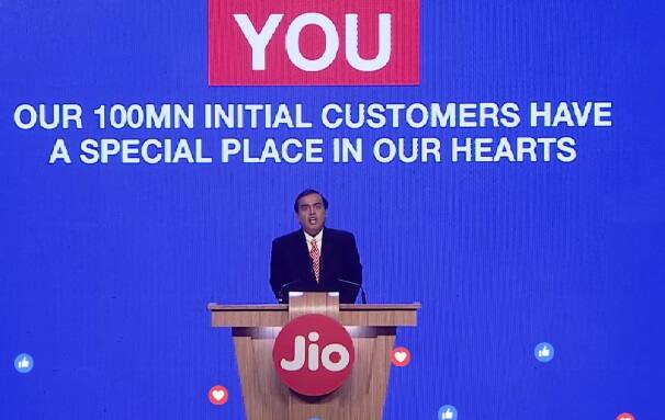 જિયો પ્રાઈમ મેમ્બર્સને 10,000 રૂપિયાના વાર્ષિક વેલ્યૂવાળા જિયોના ડિજિટલ કન્ટેન્ટની મેમ્બરશિપ 31 માર્ચ 2018 સુધી ફ્રી મળશે. 