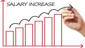  યુએસમાં સત્તા પલટો અને ઘરઆંગણે નોટબંધીના પરિબળો છતાં ગત વર્ષની તુલનાએ વેતન ખર્ચમાં સાધારણ ઘટાડો થયો છે, તેમ અંદાજે એક હજાર કંપનીઓને સાંકળીને તૈયાર કરેલા સર્વેમાં જણાવ્યું હતું. સંસ્થાઓ વધુ શ્રેષ્ઠ પ્રદર્શન તેમજ મુખ્ય ટેલેન્ટ પર ધ્યાન વધારી રહી છે. કંપનીમાં ટોચના પર્ફોર્મર અને સરેરાશ કામગીરી કરનાર કર્મી વચ્ચેના વેતનમાં પણ તફાવત વધ્યો છે.