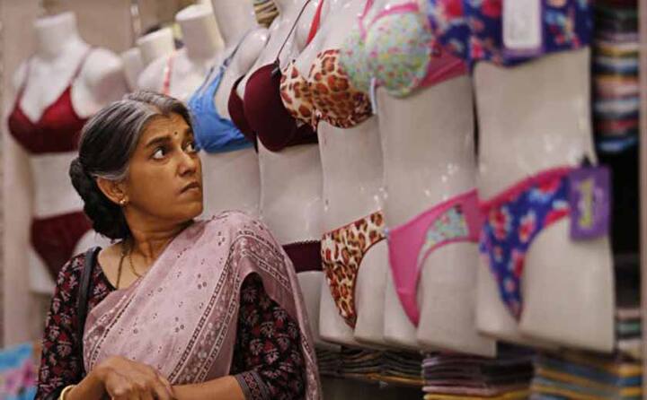 કોંકણાનું પાત્ર ત્રણ બાળકોની માતાનું છે. જે પોતાના જીવનથી ખુશ નથી. પ્લબિતા એક વિદ્યાર્થીના કિરદારમાં જોવા મળશે, જે સંકુચિત માનસિક્તામાં ઉછરી છે. તેનું સપનું પોપ સિંગર બનવાની છે. આહના એક બ્યુટિશીયનનો રોલ ભજવે છે, જે પોતાના પ્રેમી સાથે શહેરથી ભાગવાના પેંતરામાં છે. જ્યારે રત્ના પાઠક શાહ એક એવી વિધવા છે જેની ઉંમરતો વધારે છે પણ તે પોતાનું જીવન પોતાની રીતે જીવવા માગે છે. ચારે મહિલાઓ એકબીજાથી અલગ છે. પણ બધા વિરોધાભાસી જીવન જીવી રહ્યા છે. એક એવી જિંદગી છે જે દુનિયાથી છુપાયેલી છે જે બુર્કાની નીચે છે અને એક જે લોકોને દેખાય છે. 