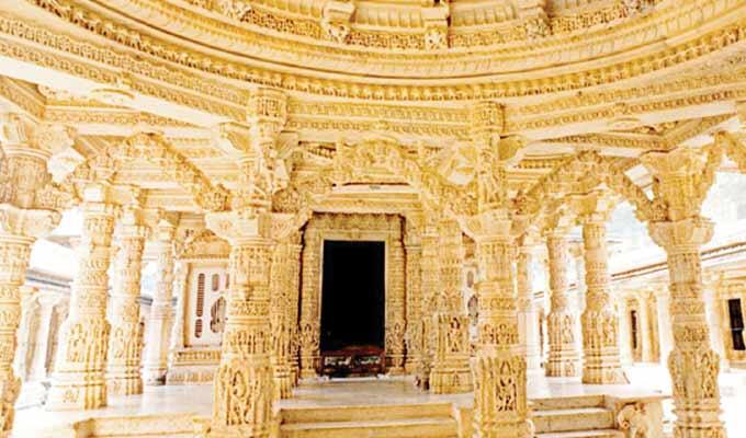 તીર્થધામો-દેરાસરો વધ્યાં છે તેની સામે જૈન સમાજની વસતી ઘટતી રહી છે. તેમણે ચિંતા સાથે જણાવ્યું હતું કે, વસતી ઘટે છે ત્યારે ગમે તેટલાં દેરાસર હોય, તીર્થ હોય, ધર્મસ્થાનક હોય, સંઘ યાત્રાઓ થાય, ગમે તેટલી દીક્ષાઓ થાય કે ગમે તેટલાં મોટાં આયોજનો કરો તેનો કોઇ જ અર્થ રહેતો નથી. જૈનાચાર્યે ઉમેર્યું હતું કે, કોઇપણ ધર્મ ત્યારે જ ટકે જયારે તેને અનુસરવાવાળા લોકોની વસતી હોય. 