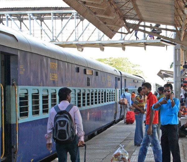 વડોદરા રેલ્વે પોલીસે આ ચોરની કડકાઈથી પૂછપરછ કરતા આરોપીએ પોતાનું નામ દિલીપસિંહ રામસુરતસિંહ પટેલ જણાવ્યું હતું. અને તેને જણાવેલી વાતથી પોલીસ પણ ચોંકી ઉઠી હતી. તેને પોલીસને જણાવ્યું હતું કે હું આટલો કરોડપતિ હોવા છતાં ટ્રેનમાં બેસું ત્યારે ચોરી કરવાનું મન થાય છે. જેના કારણે હું ચોરી કરું છું. આ ચોરે 10થી વધુ ચોરીની કબૂલાત કરી હતી. પોલીસે તેના 1 દિવસના રિમાન્ડ મેળવી વધુ તપાસ હાથ ધરી છે. 