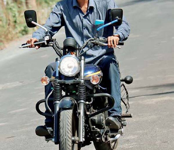 બીજી બાજુ ટુ વ્હિલ મેન્યુફેક્ચર કરતી કંપનીઓ હવે લાઈટને પાવર બેટરીમાંથી નહી એન્જિનમાંથી આપે છે. બાઈક ચાલુ થાય એટલે લાઈટ પણ તરત ચાલુ થઈ જશે. જેથી બેટરી પર કોઈ લોડ નહી પડશે.