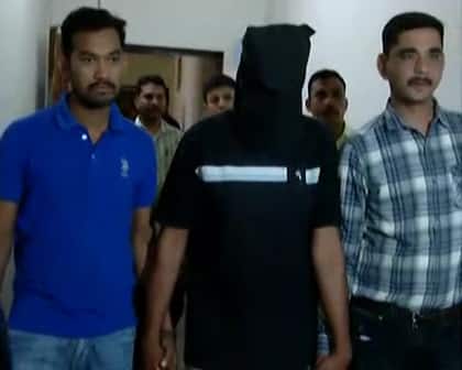 પોલીસના કહેવા પ્રમાણે, વસીમ અને નઇમ આરીફ રામોડિયાના પુત્રો છે. રાજકોટમાં આરીફ રામોડિયા અત્યંત જાણીતું નામ છે. આરીફ રામોડિયા જાણીતા ક્રિકેટ અંપાયર છે અને ડિસ્ટ્રિક્ટ લેવલની ક્રિકેટ સ્પર્ધાઓમાં અંપાયરિંગ કરીને તેમણે ભારે આદર મેળવ્યો છે. ઉલ્લેખનીય છે કે આતંકી સંગઠન ઇસ્લામિક સ્ટેટ સીરિયા અને ઇરાકમાં રહી સમગ્ર વિશ્વમાં આતંક ફેલાવવાનું કામ કરે છે. તે વિશ્વમાં યુવકોની પોતાના સંગઠનમાં ભરતી કરી હુમલાઓ માટે ઉશ્કેરે છે.