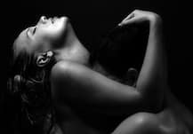 અમદાવાદઃ પત્નિને પ્રેમી સાથે ઝાડીમાં સેક્સ માણતી યુવક જોઇ ગયો ને.........