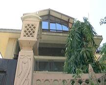 અમદાવાદઃ રાજવી શેફાયર બંગલોમાં મોડી રાતે ઘૂસી ગયું 40 લોકોનું ટોળું, લૂંટની ફરિયાદ