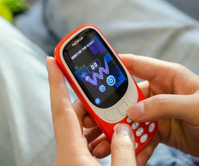 સ્નેક ગેમઃ Nokia 3310માં સ્નેક ગેમ કેવી રીતે ભૂલી શકાય? કંપનીએ તેને અપગ્રેટેડ વર્ઝનમાં પણ આપી છે. એટલું જ નહીં, હવે તો Nokia 3310ની સ્ક્રીન પ્રકાશમાં પણ જોઈ શકાય છે. તેની સ્ક્રીન કરલફુલ હશે.