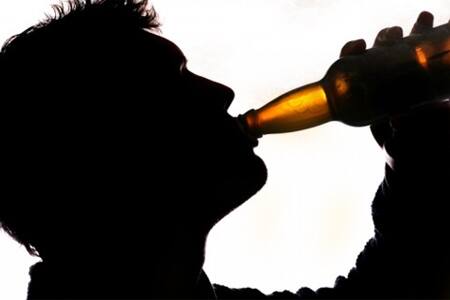 સુરત લઠ્ઠાકાંડ મામલે 5 પોલીસ કર્મીઓ સામે કેસ પાછા ખેંચાયા, સરકારે હાઈકોર્ટમાં કર્યું સોગંદનામું