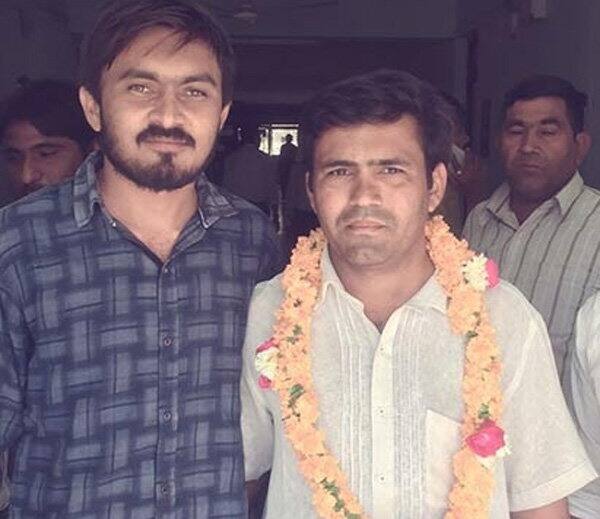 ભાજપ યુવા મોરચાના પ્રદેશ પ્રમુખ ઋત્વિજ પટેલને લાફો મારનાર પાસના કન્વિનર માંકણજના ભીખા પટેલને નંદાસણથી મહેસાણા મામલતદાર કચેરી રજુ કરાયા હતા. જ્યાં તેમને જામીન પર મુક્ત કરતા જ હાજર પાસ કાર્યકરો અને પાટીદારોએ જય સરદાર, જય પાટીદારના નારા સાથે ભીખાભાઇનુ ફુલહારથી સ્વાગત કર્યું હતું.